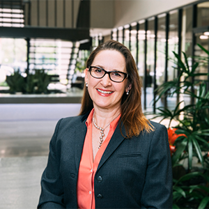 Lisa Cairns Headshot